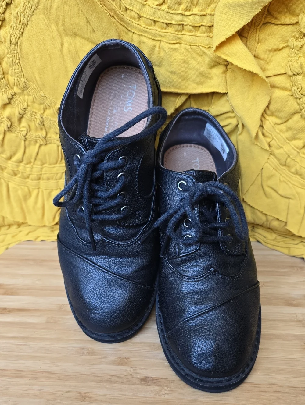 Toms Boys Black Leather Lace-Up Oxfords Size 4